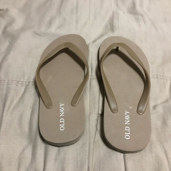 Old Navy Tan flip flops Sandals NWOT size 7/8 - Picture 1 of 6